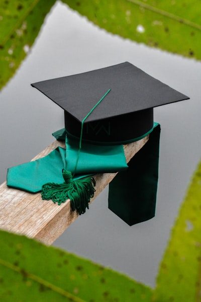 Bøger og hue ved studiestart